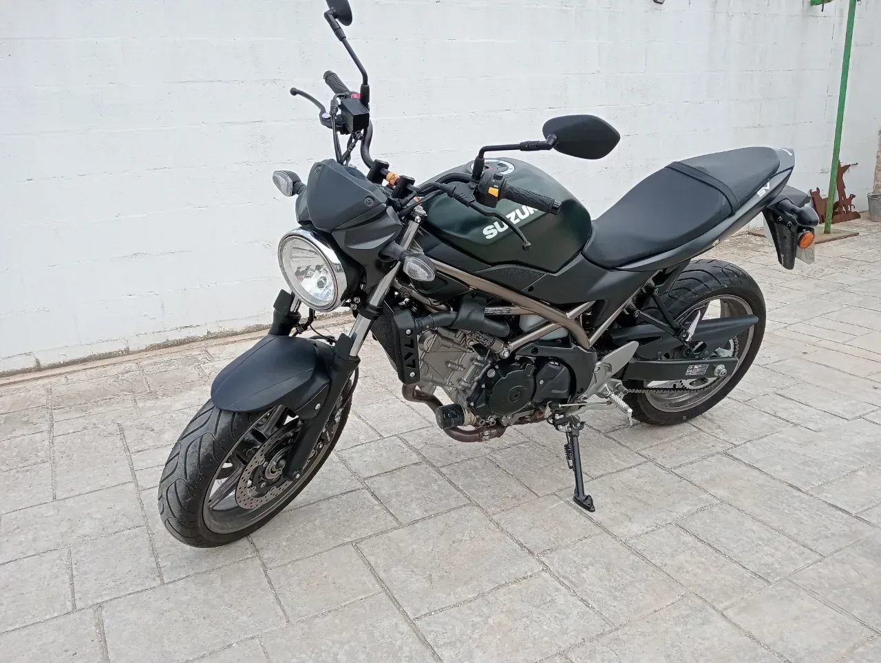 Suzuki SV 650 cómo nueva